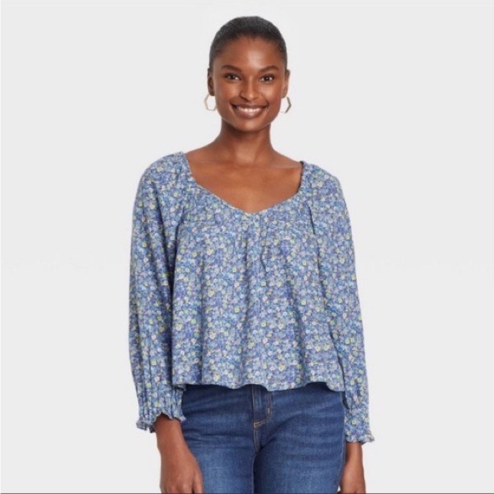 Universal Thread floral blouse blue - XXL. Nothing wrong with it just too big.
